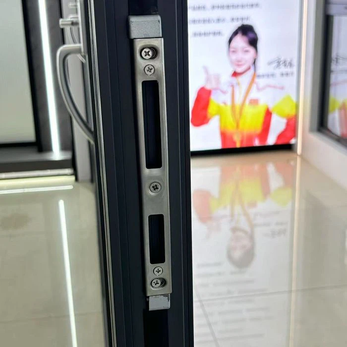 Heavy-duty sliding door 18001 Heavy-duty sliding door 18001